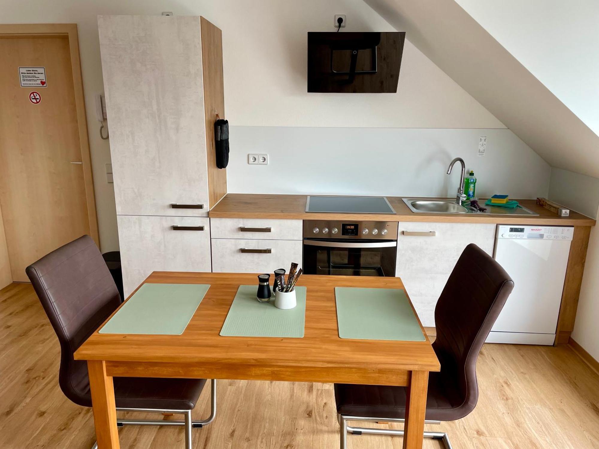 Stadtoase Geraeumige Gaestewohnungen Mit Balkon, Komfort, Modernitaet Und Ruhe, Fuer Monteure Geeignet, Free Wifi Frankenberg 外观 照片